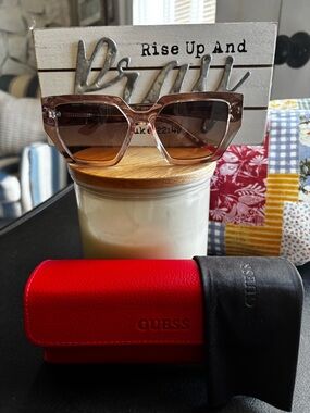 GUESS Pink-Tinted Cat-Eye Sunglasses with Brown Gradient Lenses